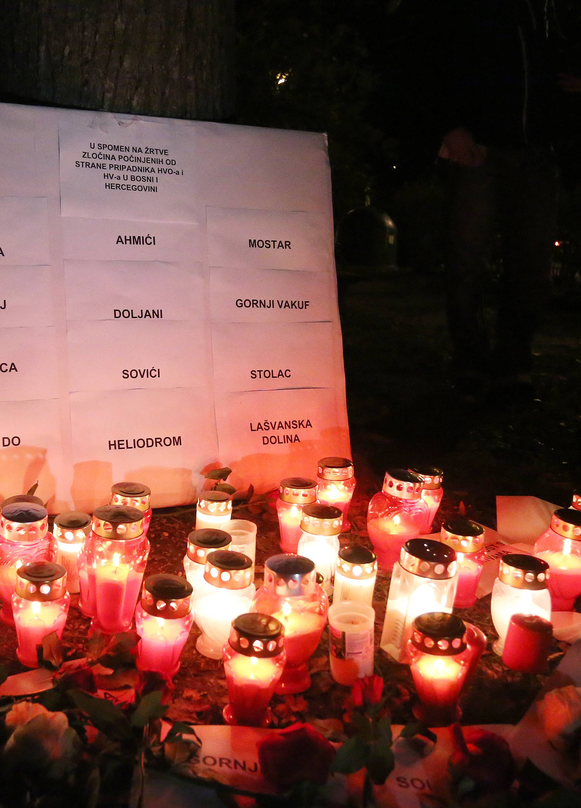 Paljenje svijeća na Trgu Francuske republike