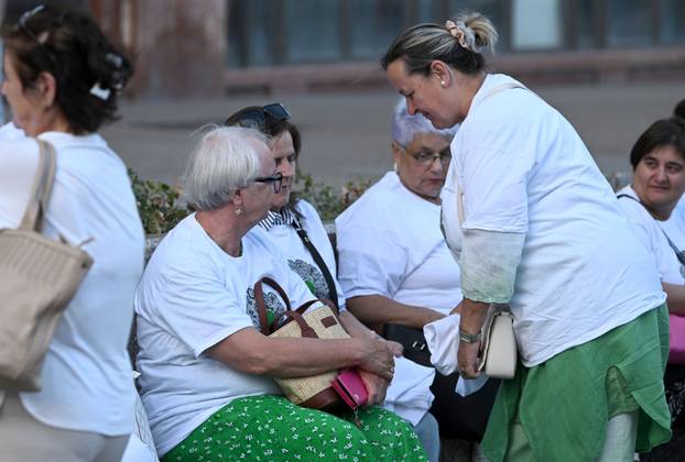 Zagreb: Mimohod sjećanja povodom 30. godišnjice genocida u Srebrenici