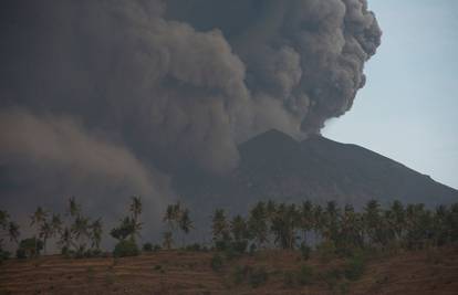 Crveno upozorenje: Vulkan baca pepeo u visinu od 4000 m