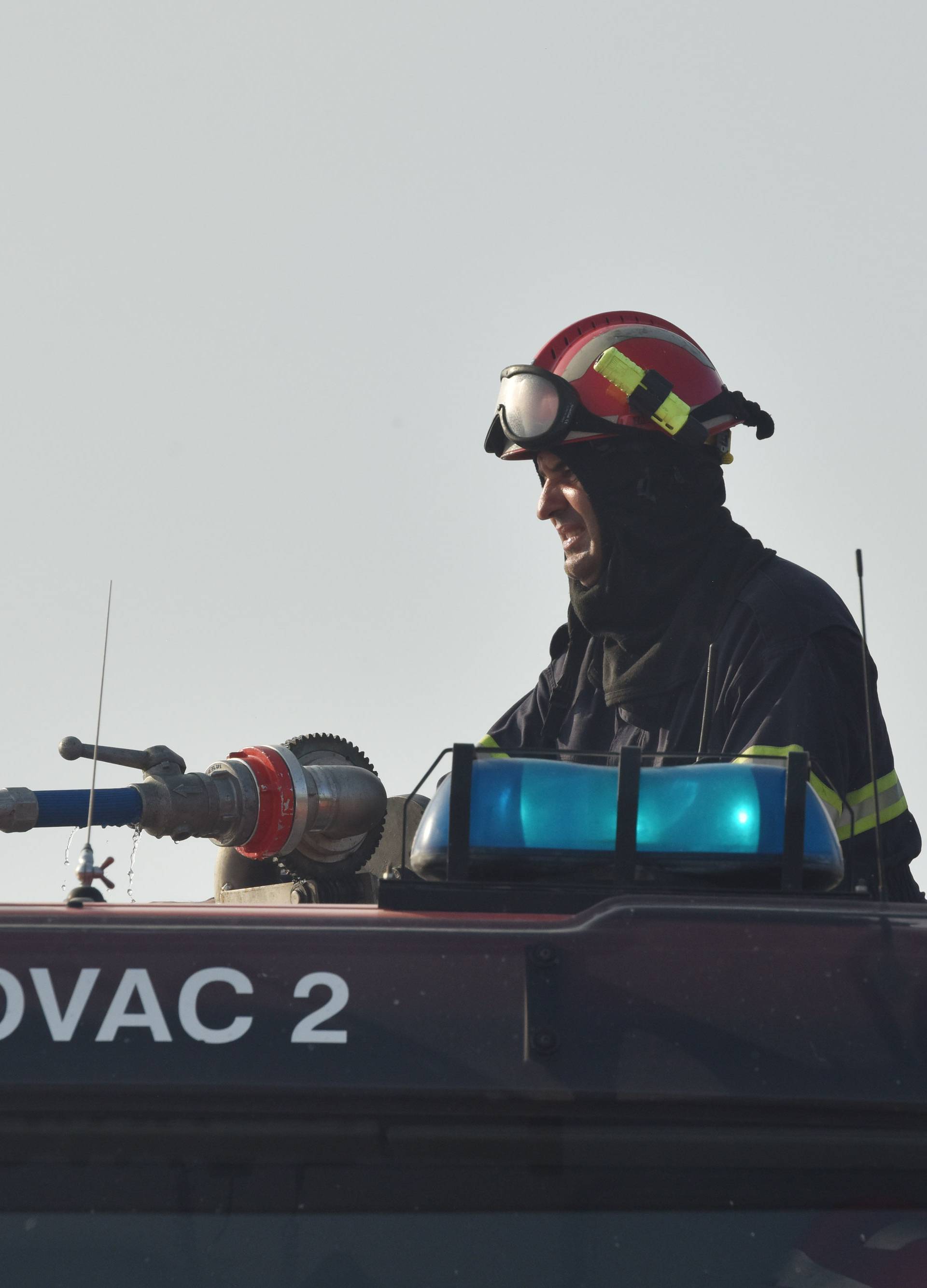 Lokaliziran požar kod Vodica, izgorjelo 4,5 hektara šume