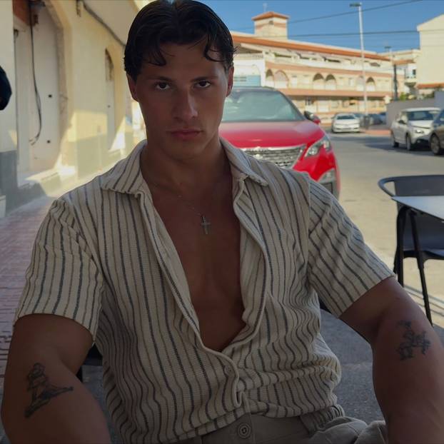 FOTO Petar studira medicinu u Norveškoj i izgleda kao Apolon: Doktore, pregledaj me!