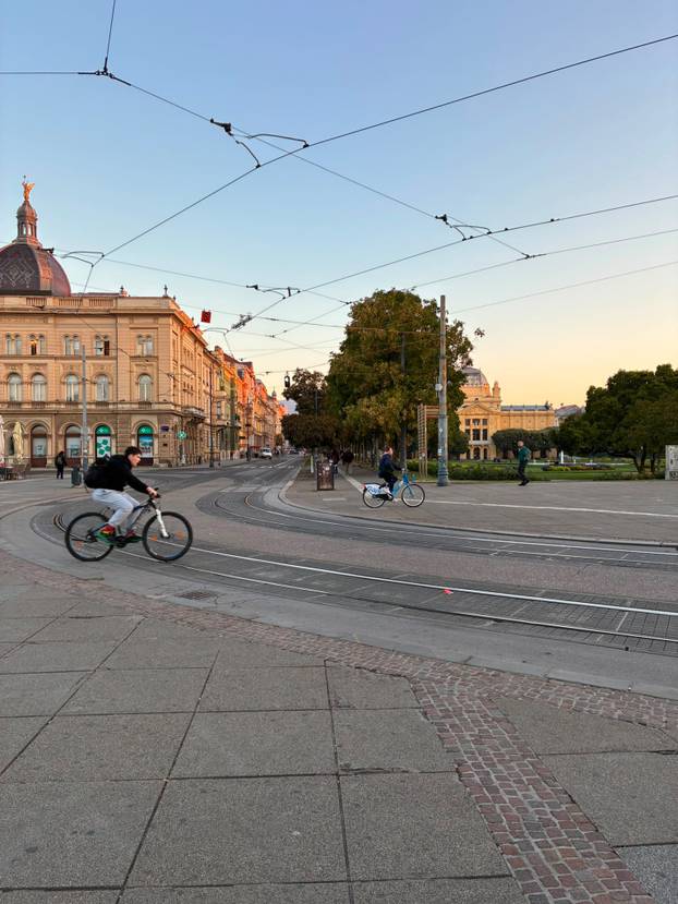ZAGREB U 7 KAO AMSTERDAM Ljudi voze Bajseve. Svi ih je manje dostupno po ulicama