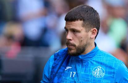 Bivšeg igrača Barcelone i Rome pas je ugrizao za genitalije