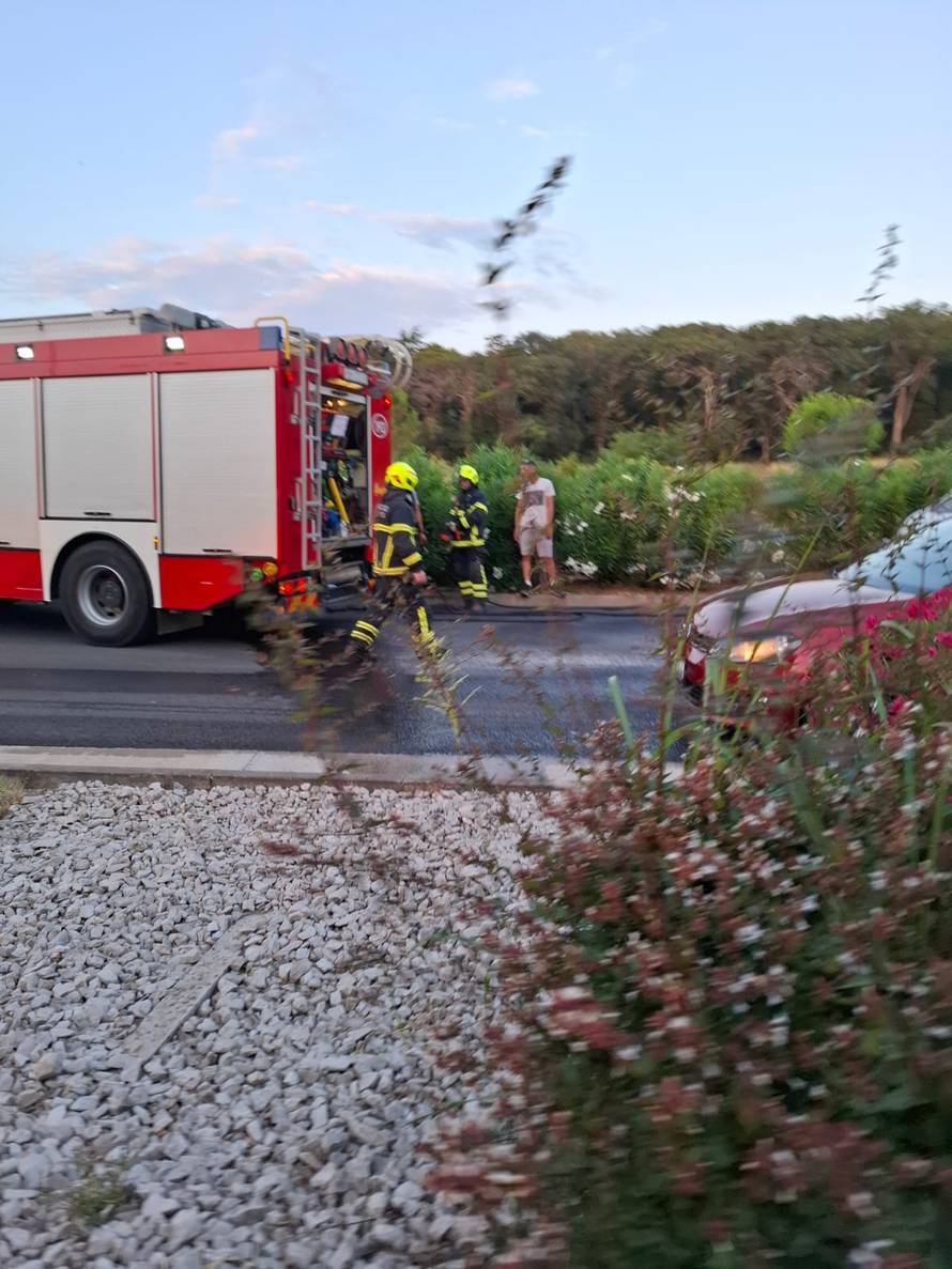 NEVJEROJATNA SNIMKA IZ PULE! Majstore, gori ti prikolica: 'Svi su mu trubili, a on je vozio...'