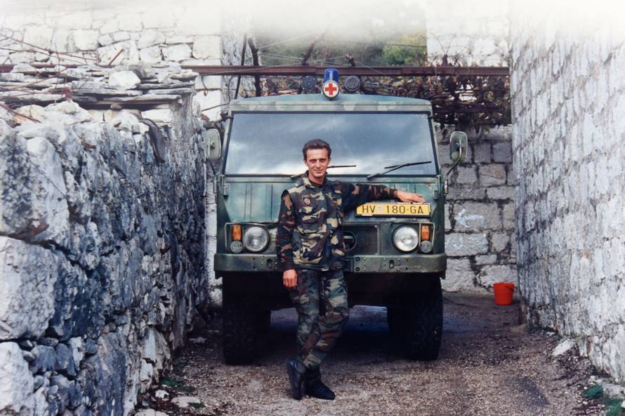 ‘Nikad mi ni jedan ranjenik nije umro u sanitetskom vozilu...’