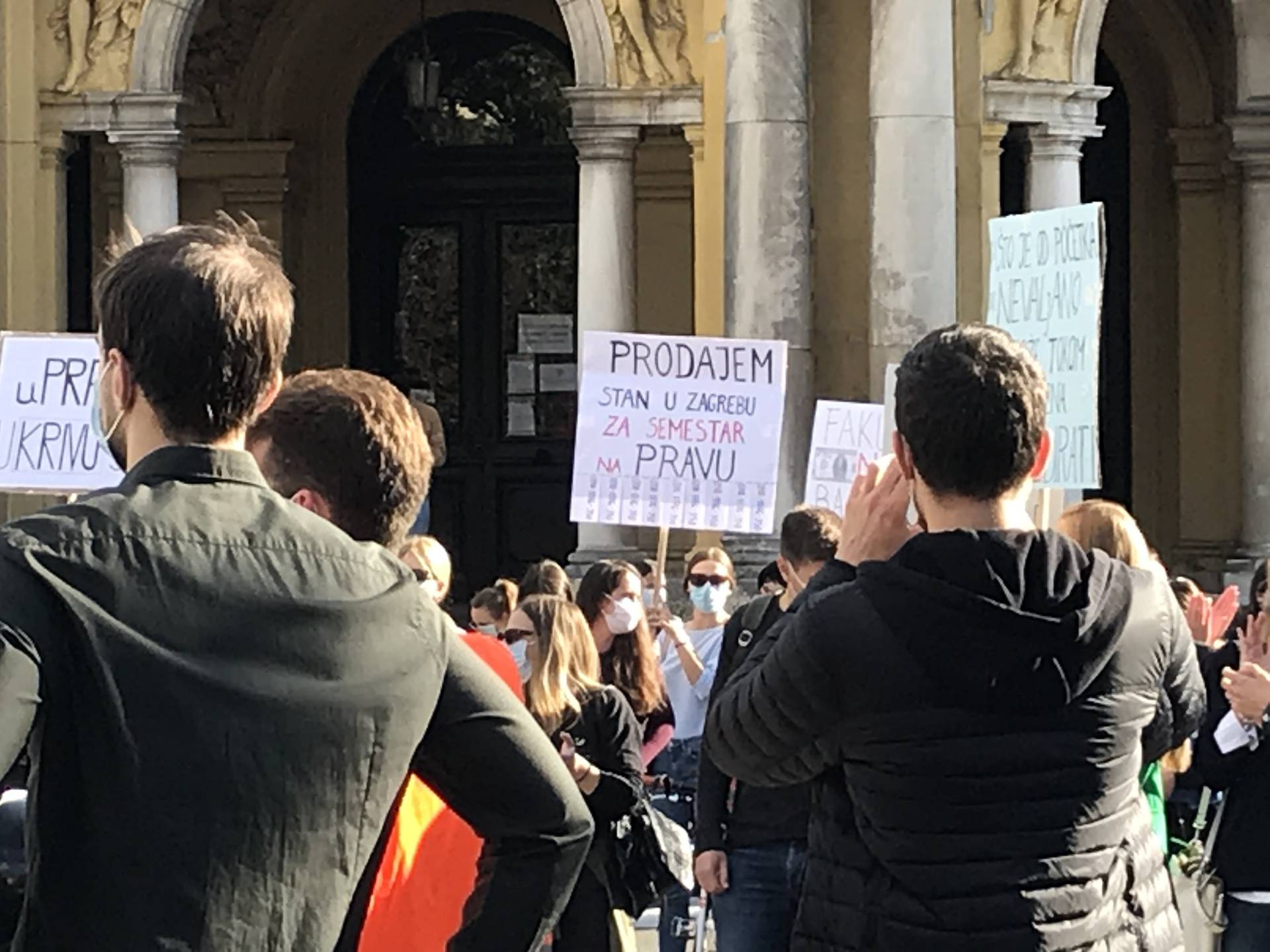 Studenti prosvjedovali protiv školarina: 'Prodajem stan u Zagrebu za semestar na Pravu'