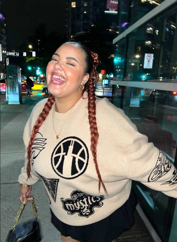 Plus-size influencerica ponosno pokazuje svoje obline: 'Tko se ne bi hvalio ovakvim grudima?'