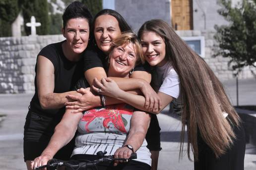 Ipak se može! U istoj kući žive svekrva i tri nevjeste. 'Upamtite ovo, nikad se nismo posvađale'