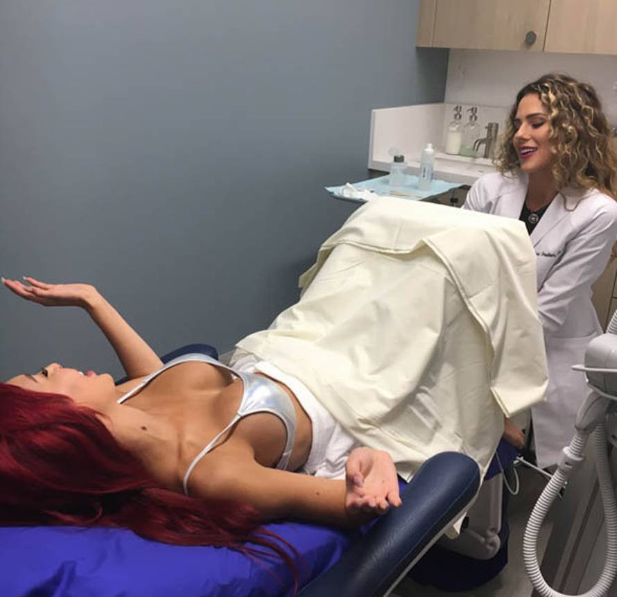 Sve pokazala: Starleta otišla na estetsko 'sređivanje' vagine