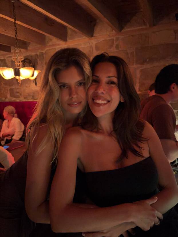 FOTO Ima svoj brend kupaćih, a kad vidite njezino savršeno tijelo, bit će vam sve jasno