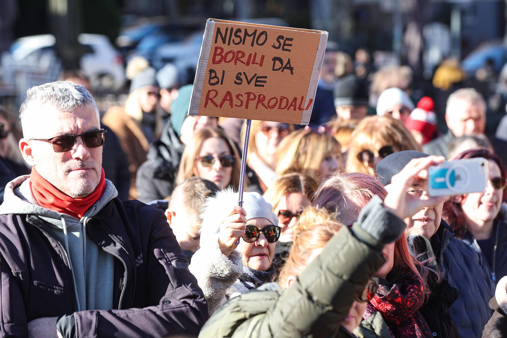 Zagreb: Prosvjed inicijative "Spasimo male obiteljske iznajmljivače"