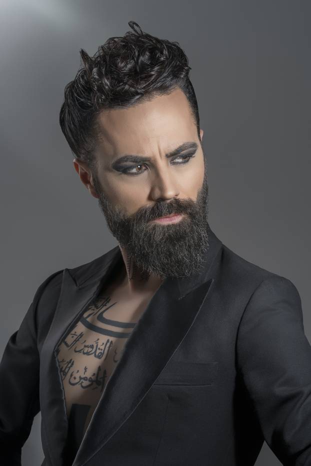 FOTO Svi outfiti Bože Vreće: Od krinolina do haljina golih leđa...