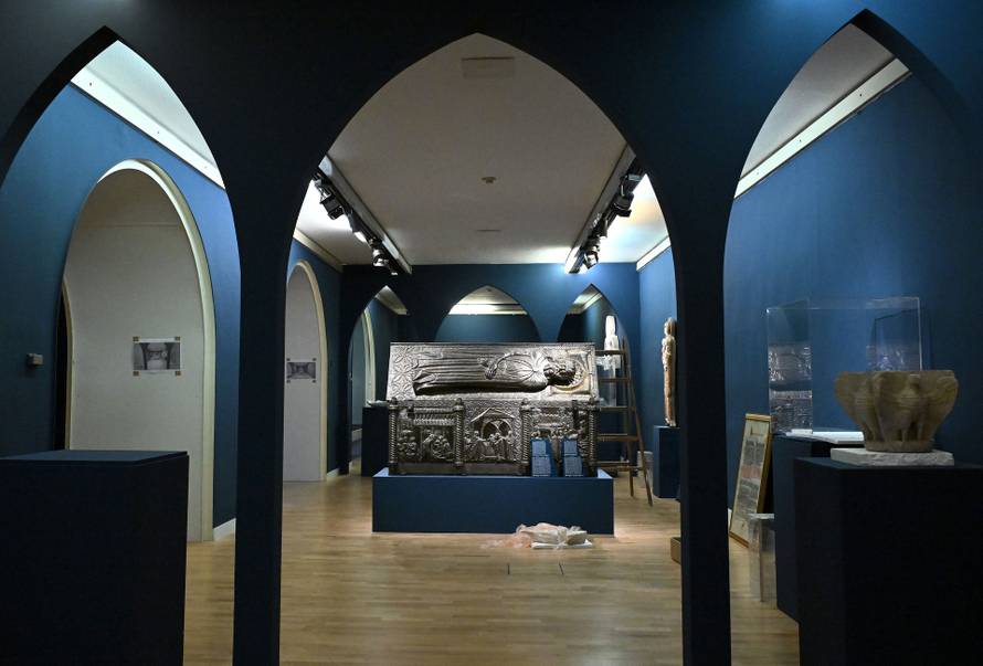 Zagreb: 1100 izlozba Hrvatskog Kraljevstva  u Klovicevim dvorima