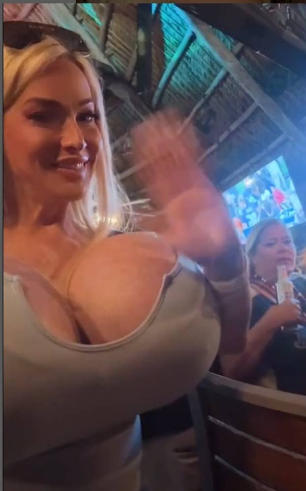 FOTO Jesu li ovo najveće grudi na svijetu? 'Majko mila... poput planeta su. Imaju svoje satelite'