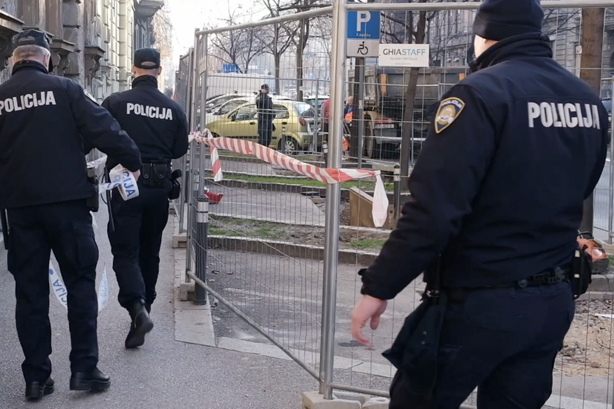 Zagreb: Pod jakim policijskim osiguranjem nastavljena izgradnja podzemnik spremnika u Zarjevicevoj