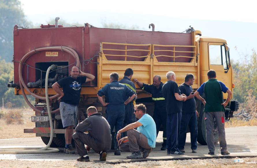 Evakuirali stanovnike sela kod Drniša: 'Ovo je velika nesreća'