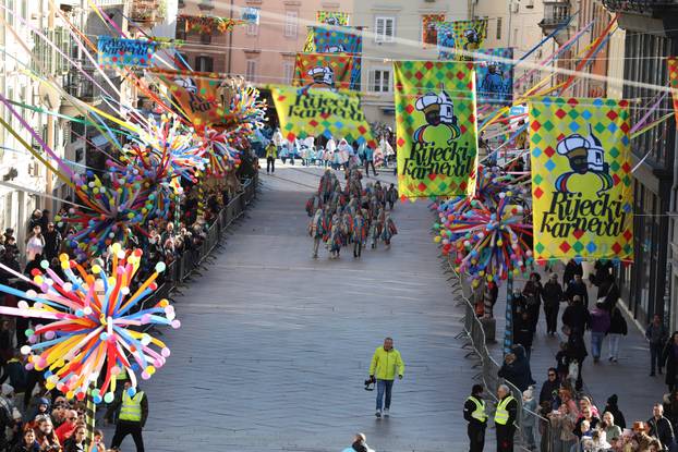 Rijeka: Tisuće maškara na Dječjem karnevalu.