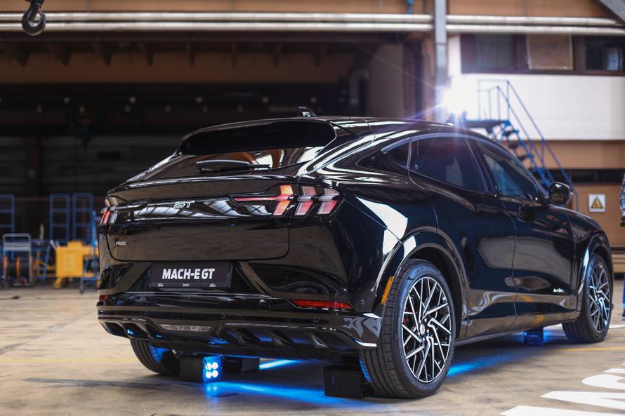 Ovo je potpuno drugačiji Ford Mustang, sa starim originalom ga povezuje ime i ludo ubrzanje