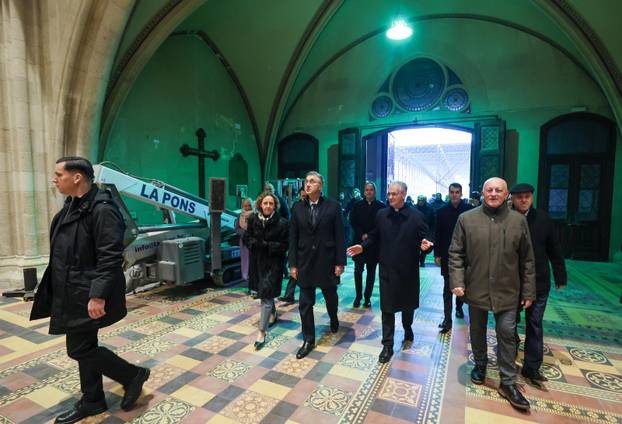Zagreb: Andrej Plenković i mons. Dražen Kutleša obišli i razgledali obnovljenu unutrašnjost katedrale