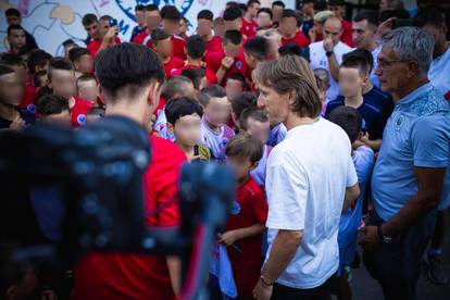 FOTO Modrić je stigao u Mostar! Luku su dočekale stotine djece