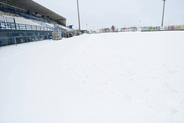 Kopivnica: Stadion Ivan Kušek Apaš osvanuo pod snježnim pokrivačem