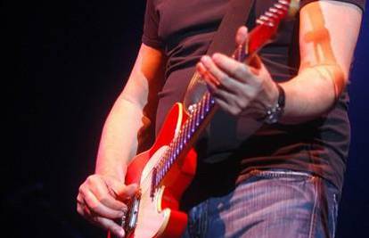 Gitarist Mark Knopfler se slomljen vratio u Zagreb
