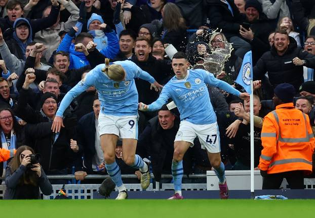 Premier League - Manchester City v Manchester United
