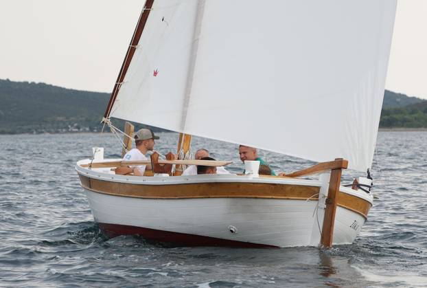 FOTO Čuvari stoljetne tradicije: Drveni brodovi utrkivali se na 'Regati za dušu i tilo' u Betini