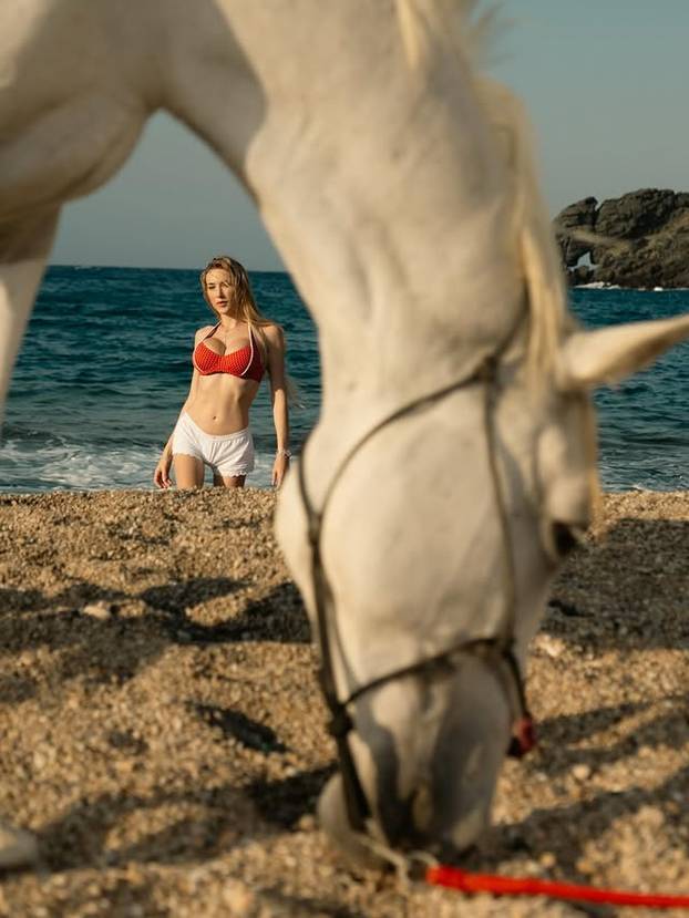 FOTO 'Izlazim s ružnim frajerima jer moram biti zgodnija u vezi'