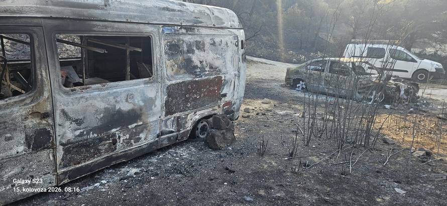 DRAMATIČNI PRIZORI Od kuća i apartmana ostalo tek zgarište! Požar kraj Omiša gutao sve