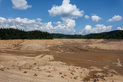 Nevjerojatni prizori: Lokvarsko jezero isušeno nakon nekoliko mjeseci. Evo kako izgleda danas