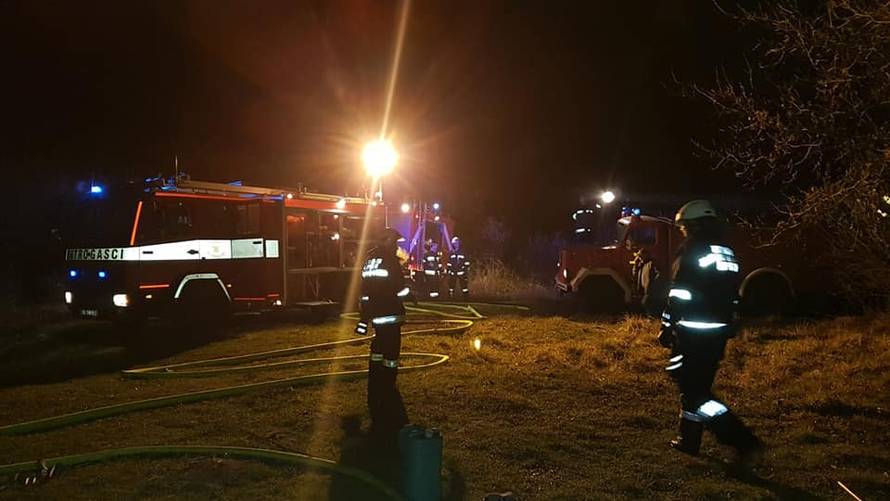 Vario je autobus s košnicama pa se zapalio: Jedva preživio...