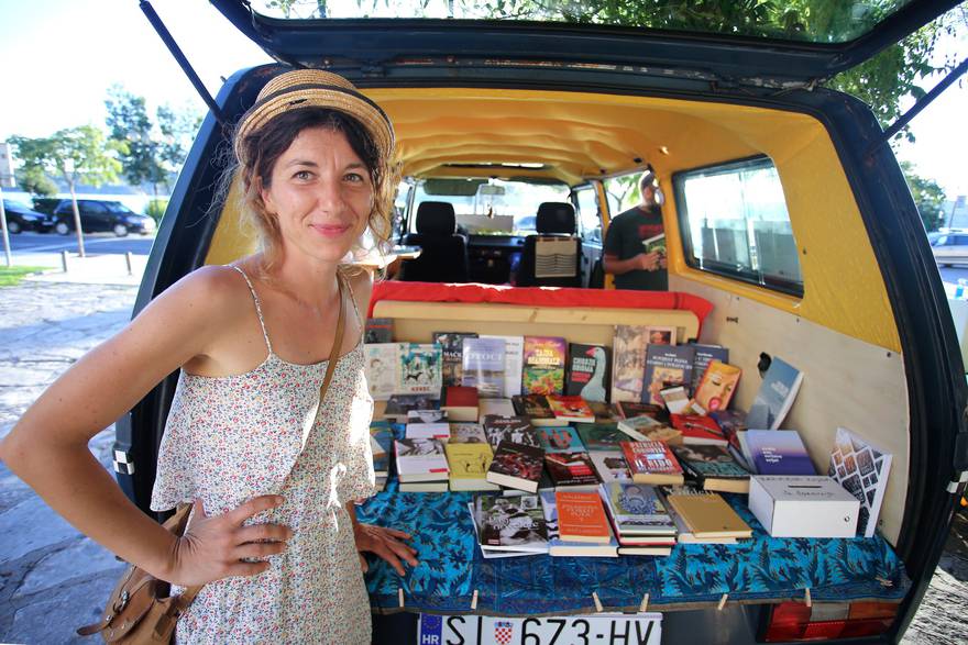Pjesnikinja Maja Klarić putuje Bookmobilom
