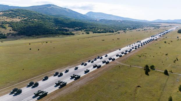 FOTO Objavili fotografije vojnih vježbi. Spremni su za mimohod u srpnju: 'Budite dio povijesti!'