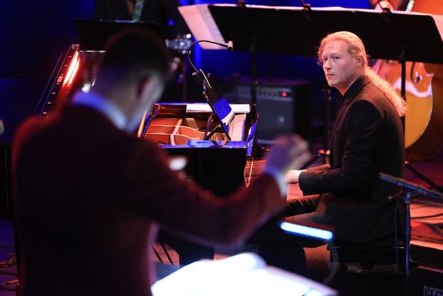 Zagreb: Jazz orkestar HRT-a i Miron Hauser uz osam istaknutih pijanista odali su počast Matiji Dediću 