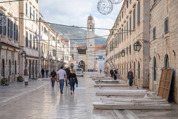 Skidanje blagdanskih ukrasa i završetak Adventa u Dubrovniku