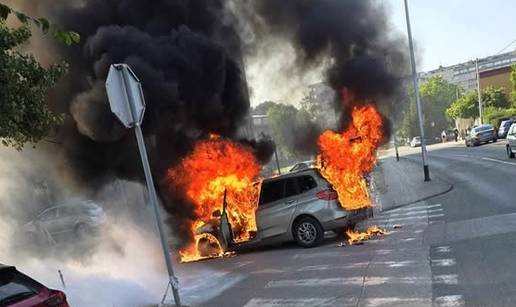 VIDEO BMW izgorio u Zagrebu