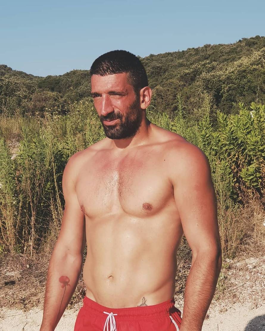 Sobin je pokazao dekolte: I on bi htio prodavati mandarine...