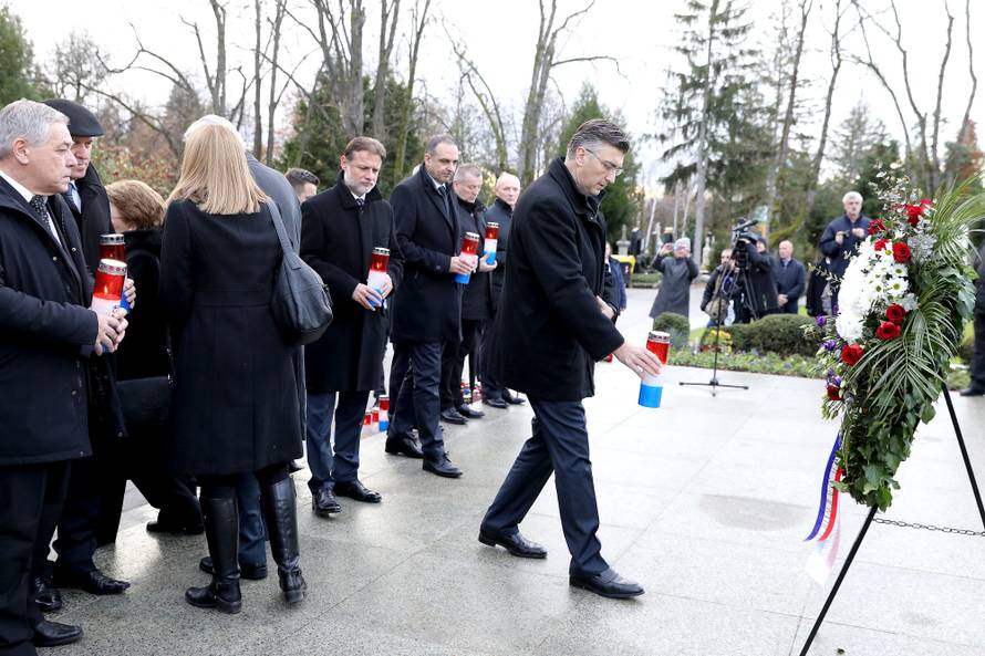Zagreb: HDZ ploÅ¾io vijenac na grob predsjednika TuÄmana