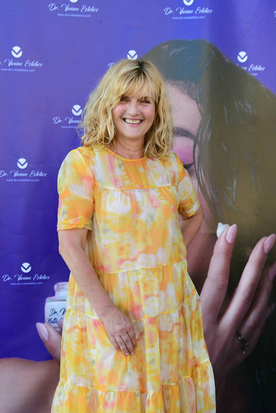 Bivša Kraljica svijeta oduševila mladolikim izgledom, a Uršula Tolj privlačila poglede u minici