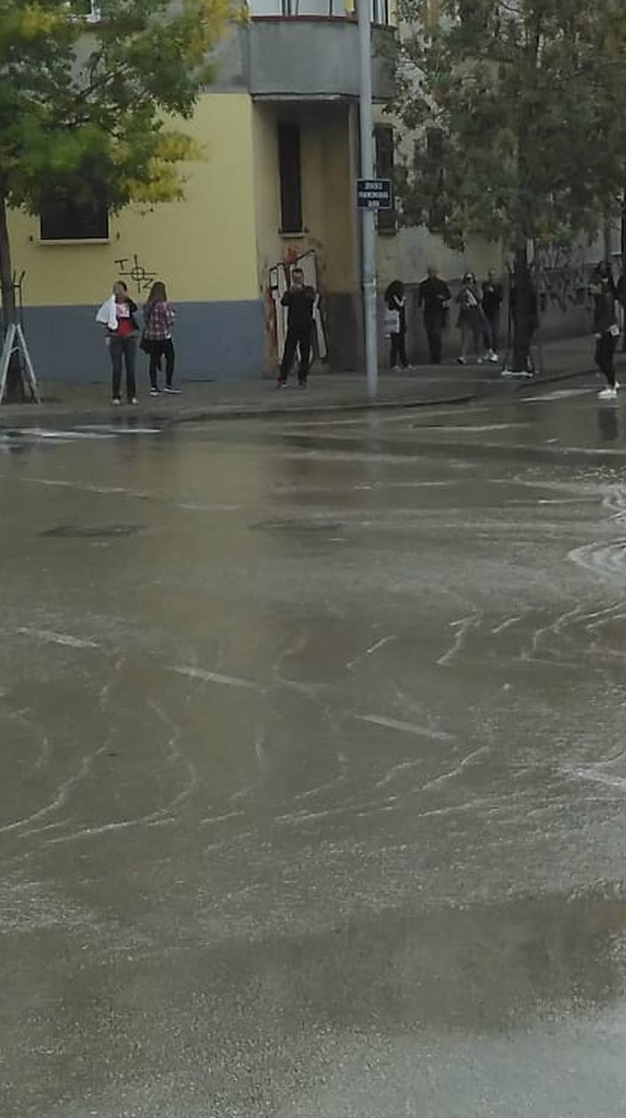 I Zadar dobio 'fontanu': Pukla cijev, poplavile ulice, liftovi...