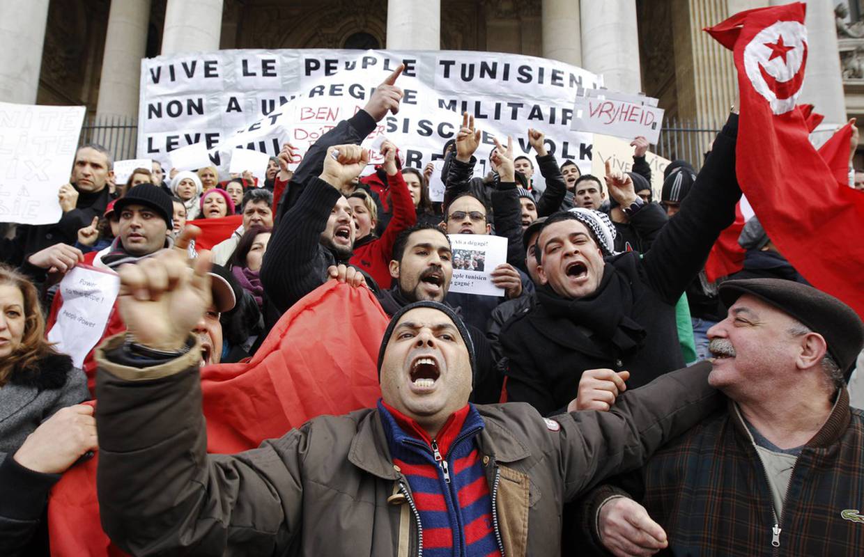 Tisuće Tunižana traže ostavku vlade, sindikati žele opći štrajk