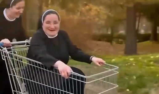 FOTO/VIDEO Instagram časne iz Zagreba su senzacija! Voze se u kolicima, plešu, igraju nogomet