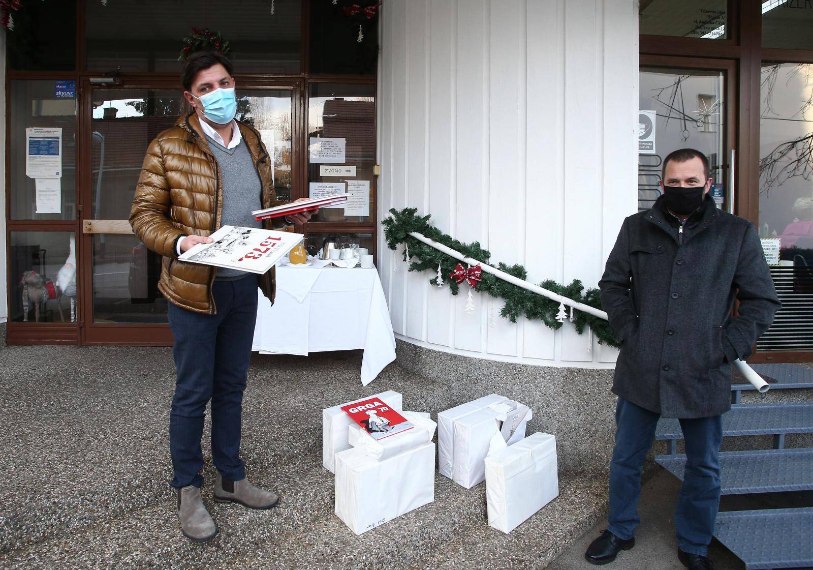 Nik Titanik i Skok donirali 110 knjiga domovima za starije