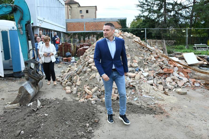 Sisak: Obilazak radova obnove Gradskog muzeja i dvorišnog prostora