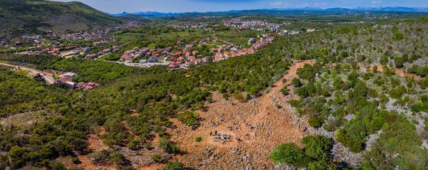 Međugorje: Pogled na Brdo ukazanja iz zraka