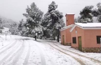 Najmanje dvoje ljudi poginulo u snježnim olujama u Španjolskoj