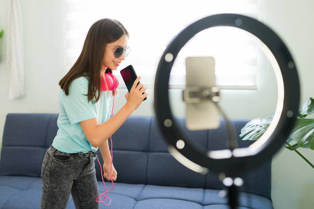 Fun,Kid,Influencer,Using,Her,Smartphone,And,Ring,Light,At