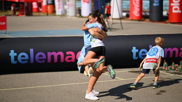 Prestanite zarađivati na sportu mladih i otvorite im dvorane!