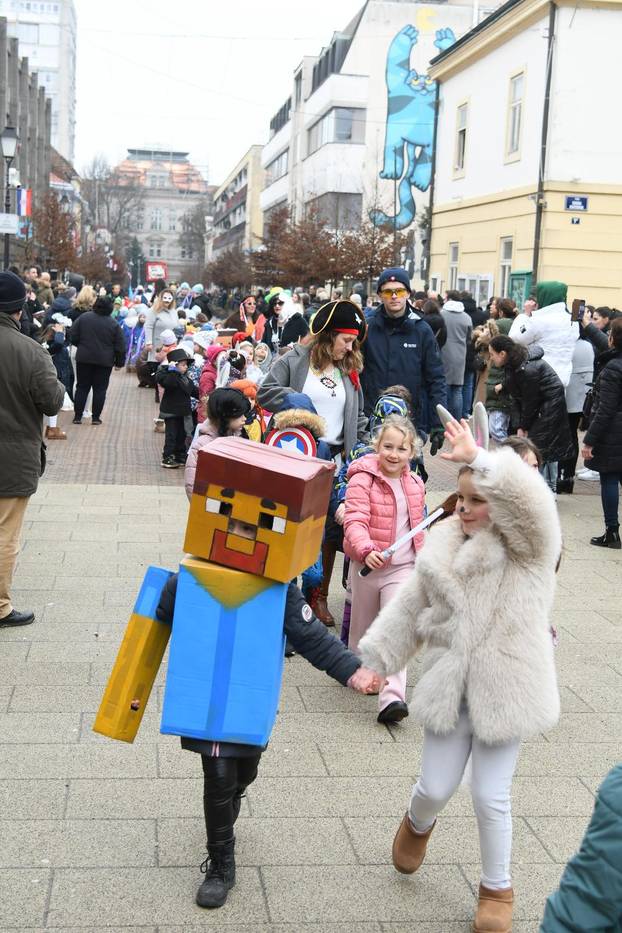 Bjelovar: Gradski Mali fašnik okupio oko tisuću maskiranih sudionika